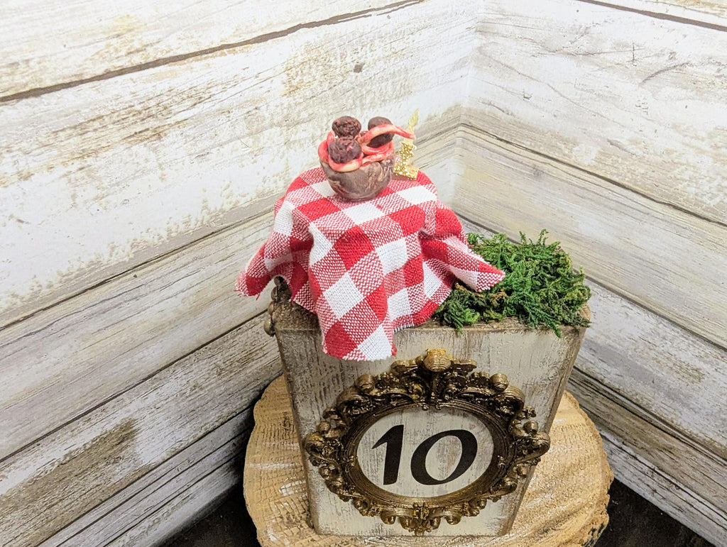 Disney Lady and the Tramp table number decor, Disney wedding table numbers, Disney wedding decor, Disney wedding, Disney table number
